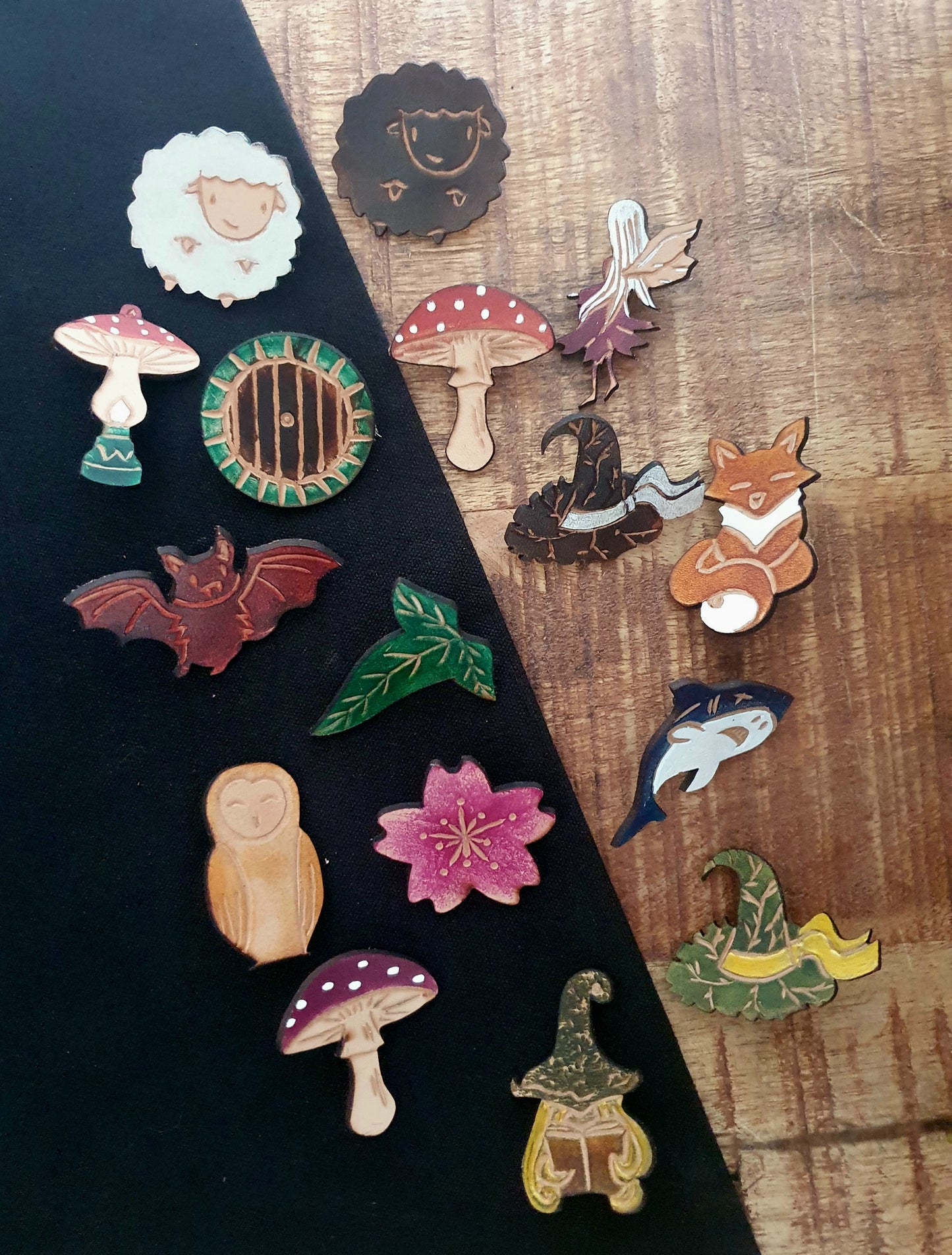 Pins fait main en cuir